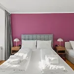 Cozy Living Deluxe Apartments